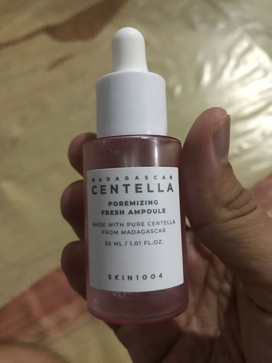 TLD_Survive's tweet photo. Ini tips buat kalean yang ada mili dia wajah
Guee pake iniiii gacooorr parahhhhh
Sekitar 1-2 minggu pake.. langsung coplok gaess milianya ππππ
#SKIN1004 #Poremizing #Ampoule #RacunSam #Skincare https://t.co/wnhOnRDTDU