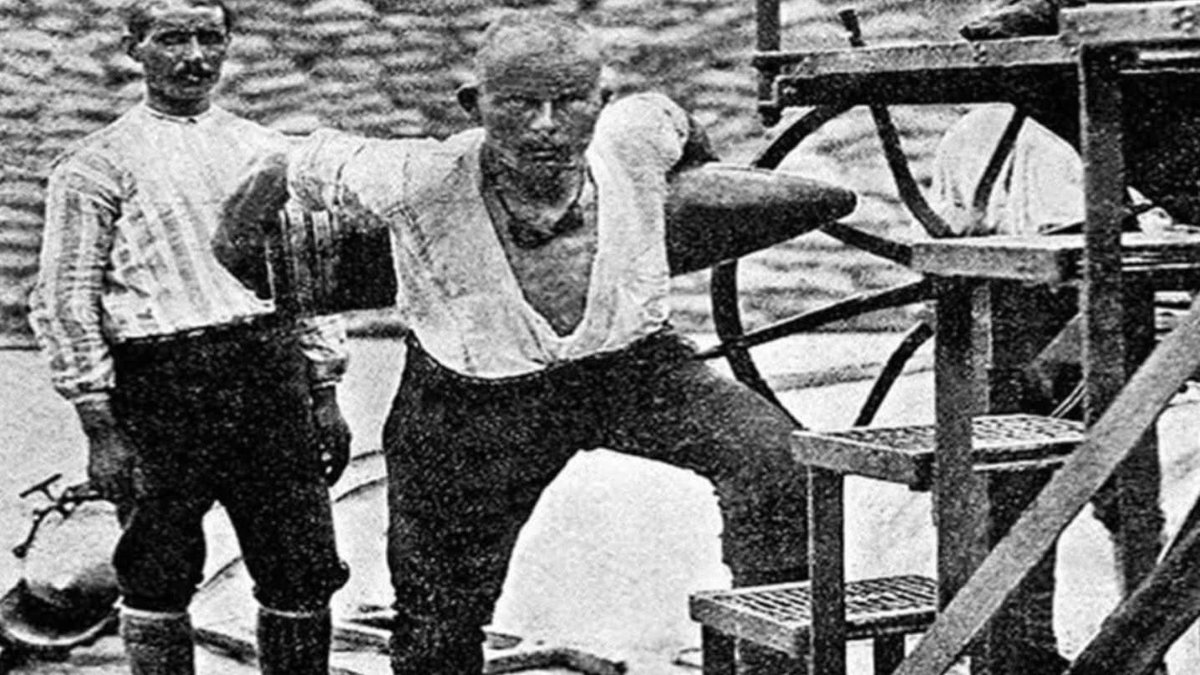 18 Mart 1915 yılında tarihe adını altın harflerle yazdıran Türk milleti, Çanakkale'de büyük bir zafer elde etti.

Bu kutlu zaferin bugün 110. yılı...

Gazi Mustafa Kemal ve silah arkadaşlarını, şehitlerimiz ve gazilerimizi minnetle anıyoruz.