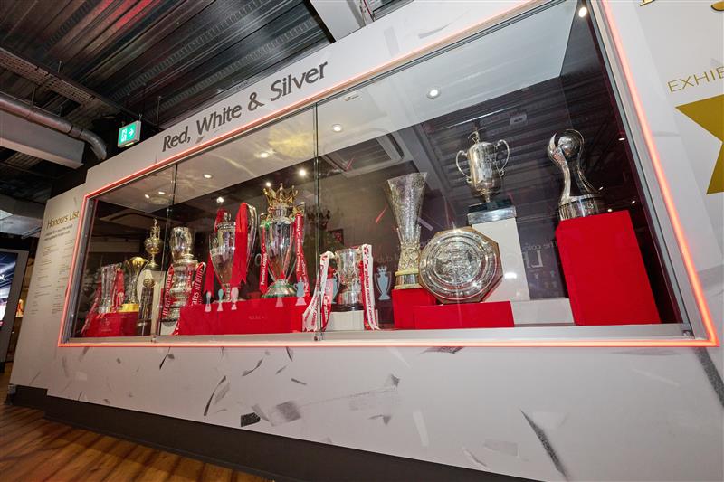 CSSC_Official's tweet image. ⚽🏟️ Go behind the scenes at Anfield! 🔴✨
The LFC Stadium Tour is a must! Explore iconic areas like:
🔴 Press Conference Room
🔴 "This Is Anfield" sign
🔴 Players' Tunnel & Dugout
🔴 Home Team Dressing Room
Visit shorturl.at/BiLQk
#MyCSSC #LiverpoolTours #AnfieldExperience