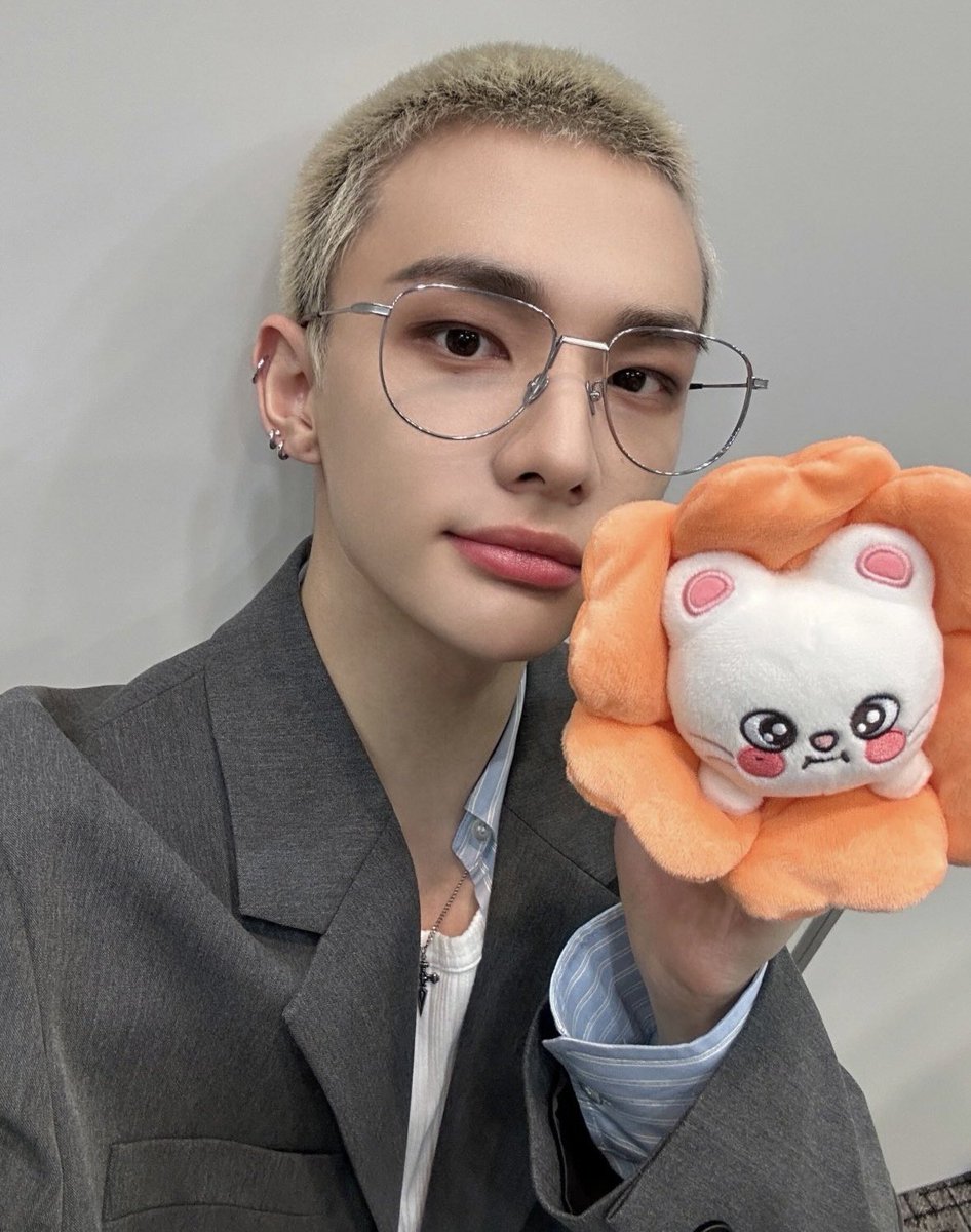 hyunjinpost's tweet photo. https://t.co/zTL9sLllbQ