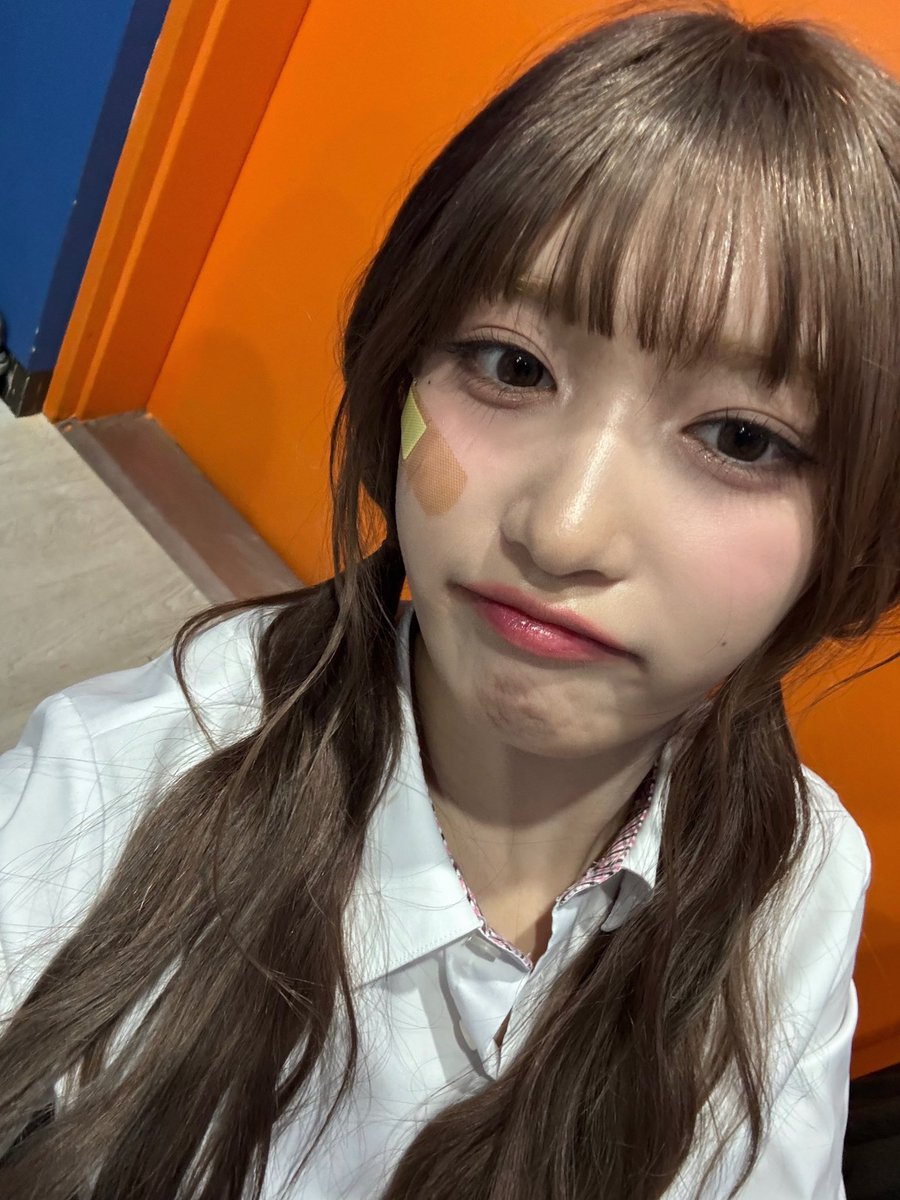 현떠 이 날 맘에 들었나봐 셀카 4장 줬어🙈🙈