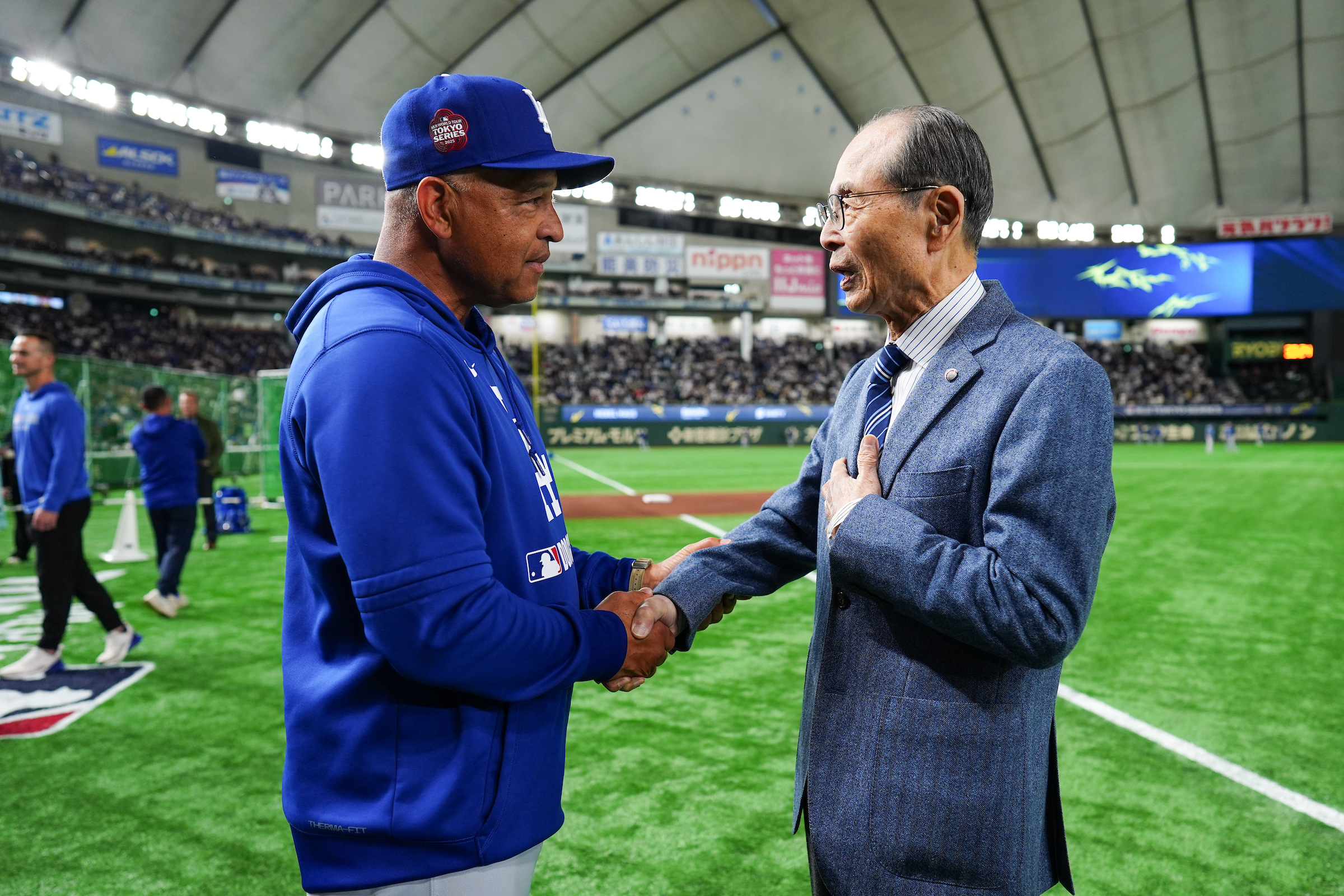 デイブ・ロバーツ フィギュア 2024年MLB監督の通販 by