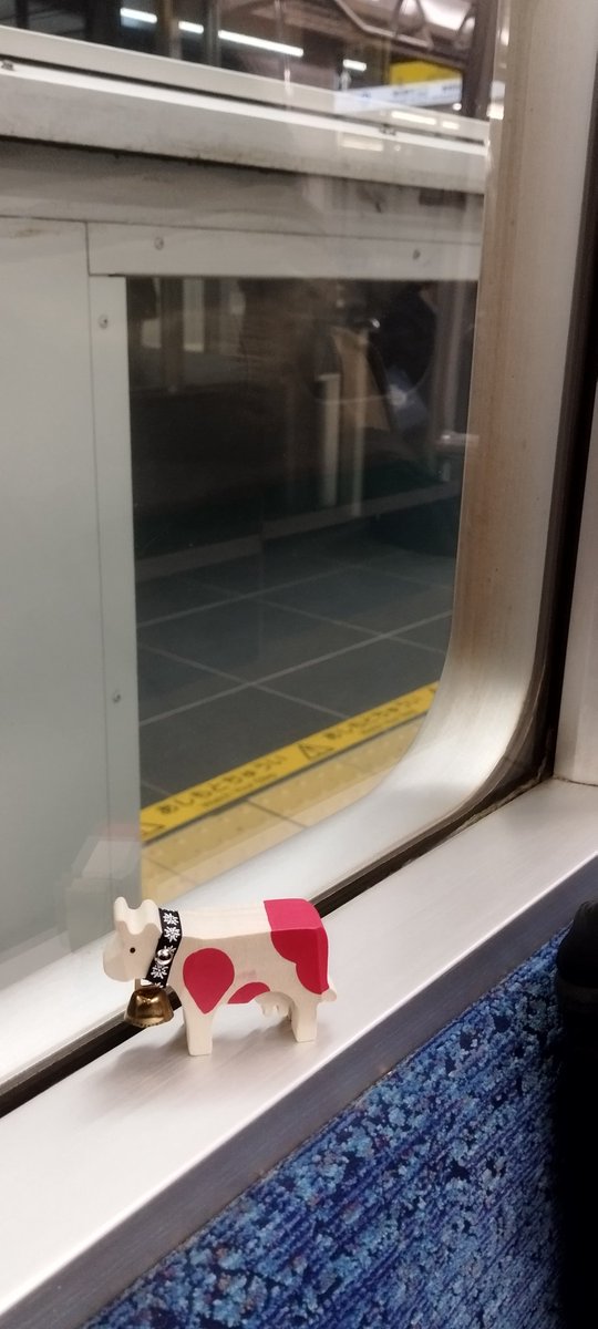 Scillachan's tweet photo. Aujourd'hui, #Franponais accompagné de leur copine #HappyLilly, on est allé à Gifu pour une classe de #manzai . On a bien mangé, on a reçu de belles fraises, retour en Shinkansen et train. Une belle aventure sous le signe de la culture japonaise pour cette petite vachette! 😆 https://t.co/czfE0faR3m