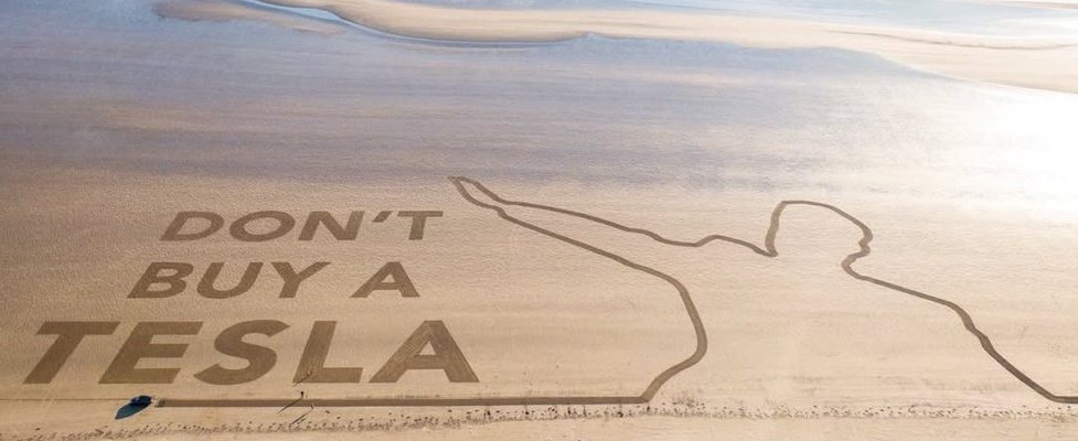 AnnaDeMilanese's tweet photo. 🇪🇺🇬🇧
Kauft keinen Tesla!

Der größte Anti-Musk-Slogan der Welt vom Weltraum aus sichtbar!

Black Rock Sands, Wales, Großbritannien. https://t.co/sjPtC3F9Gn