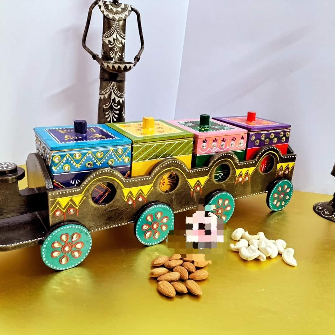 ArpitTewari7's tweet photo. Looking for a dry fruit box for your home? 🍱✨ We got you covered!

Check out our Rajasthani handpainted wooden box—a perfect blend of tradition &amp; elegance. 🎨🌿

Available now! DM us or WhatsApp at 8299651830 to order.

#shoplocal #makeinindia #handpaintes @payalbhayana https://t.co/7DwxpxyVeZ