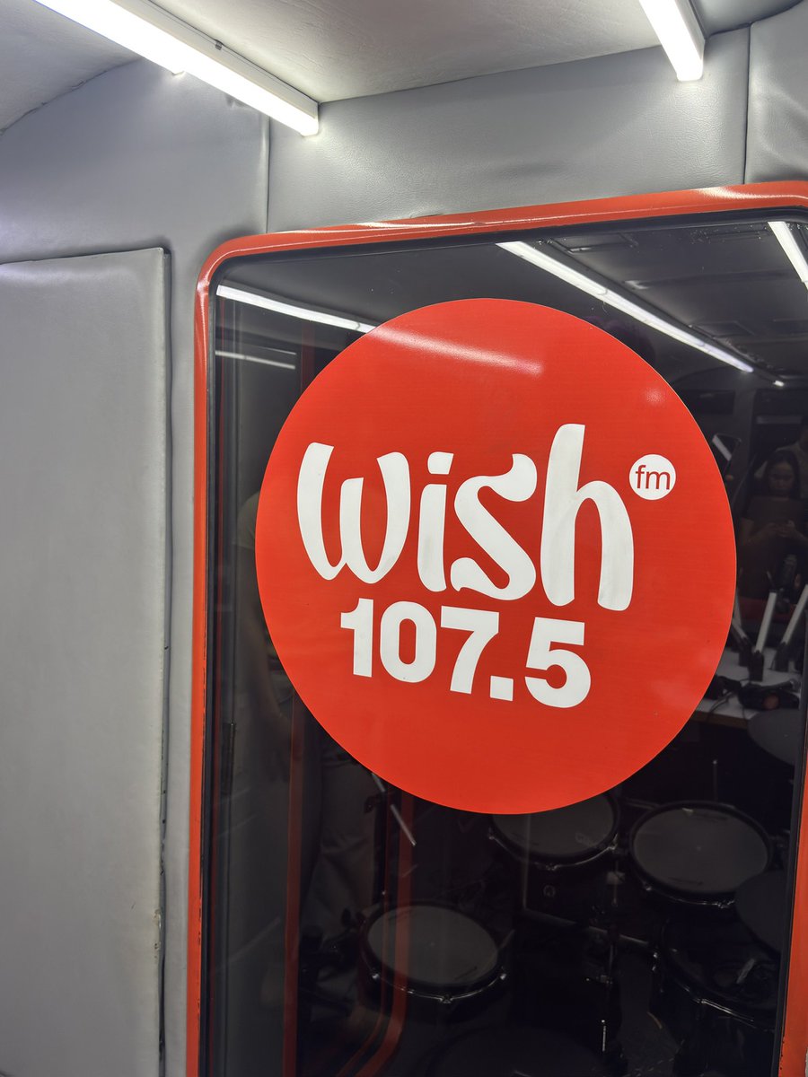 BGYO_Nate's tweet photo. thank you @wish1075 for having us tonight. maraming salamat po aces for coming out tonight kahit super traffic! take care pauwi ah, update me pag nasa bahay kna ha <3  #bgyo_ph #bgyo #bgyo_ep https://t.co/eM2s2twH9X