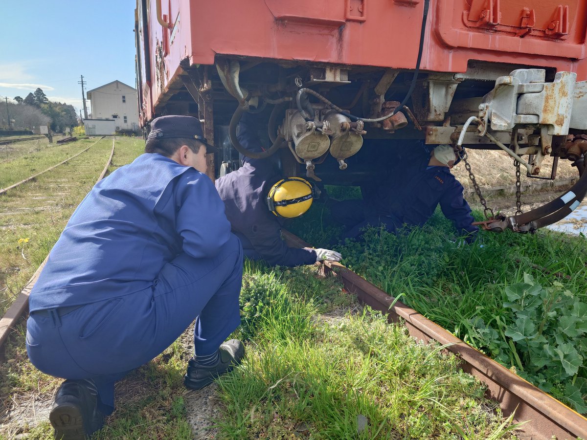 うぉ！！！ すげぇ名前忘れたけど2枚目のやつ整備してる!! やっぱ現役