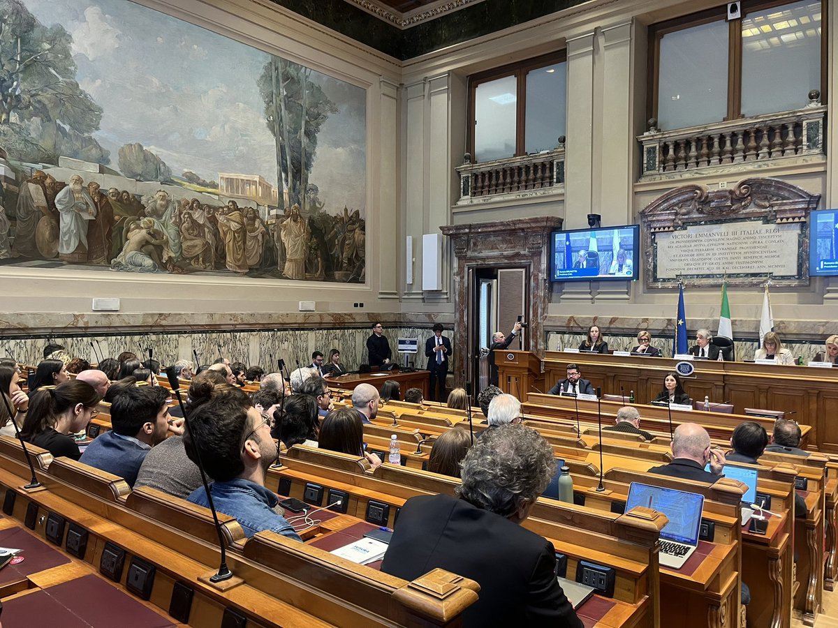 Hoy desde México se recuerda al gran profesor #MarcoBiagi, presente  a la distancia en el #ConvegnoBiagi2025🙋🏻‍♀️ porque los jóvenes y el #trabajo siempre será un gran tema para analizar <a href="/adaptland/">ADAPTLAND</a>