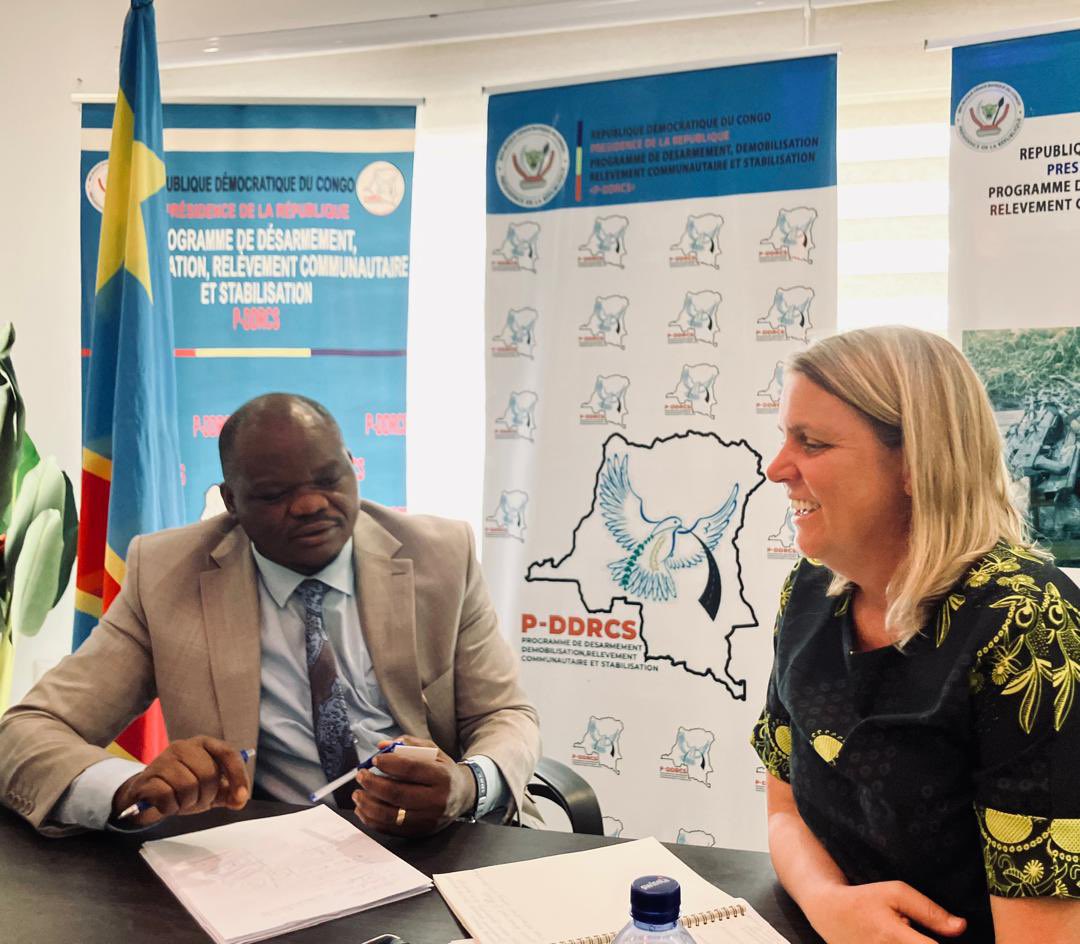 Une visite marquante de la Chef de Mission adjoint de l’Ambassade de Suède, Kerstin Karlström, auprès du Professeur Jean de Dieu Désiré Ntanga Ntita, nouveau Coordonnateur National du Programme de Désarmement, Démobilisation, Relèvement Communautaire et Stabilisation.