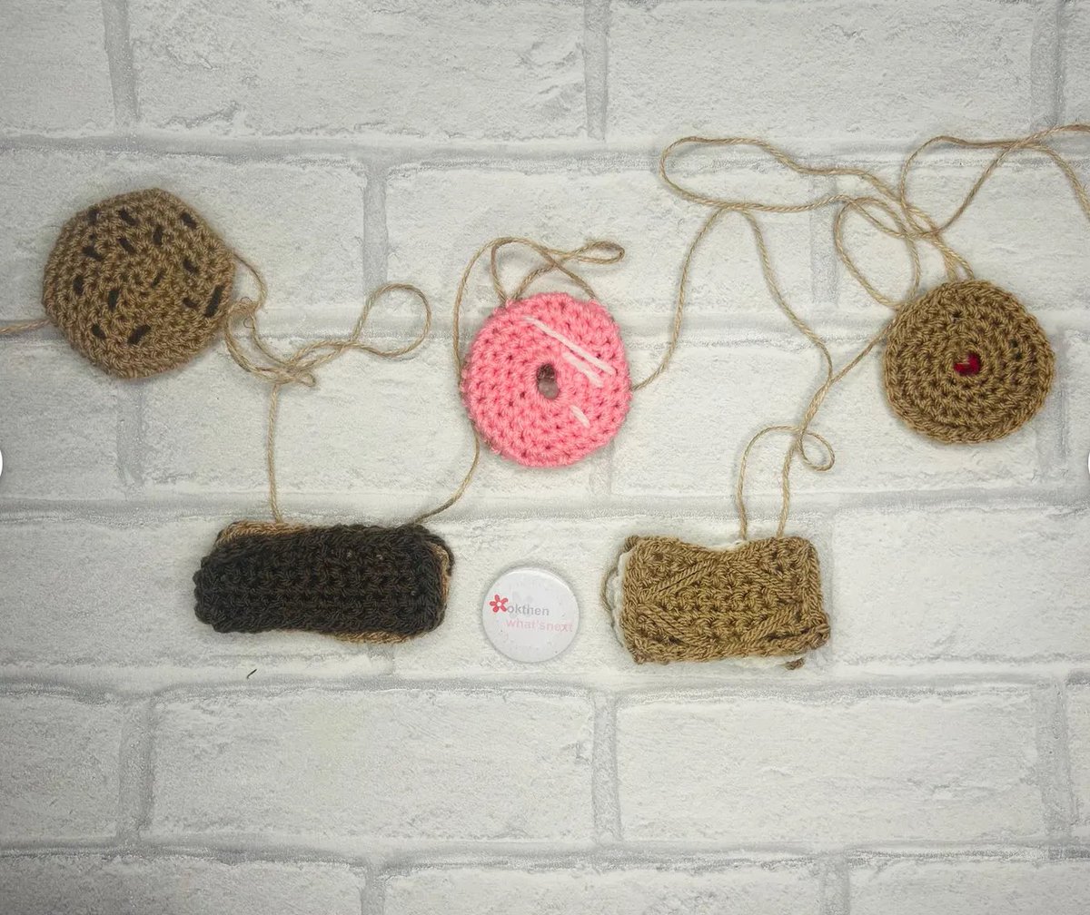 okthenwhatsnext's tweet photo. It's #Teafortwotuesday ☕️🫖 A day for taking time to sit down for a cuppa with a friend. Every good cuppa needs a biscuit! 🍪
biscuit bunting is available in my #etsy shop
https://t.co/HZhjeLaxc4
#earlybiz #crochet #etsy #elevenseshour https://t.co/tjWZ4c7Hub