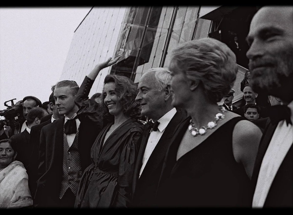 siegfriedbirds's tweet image. The splendid documentary &quot;Merchant Ivory&quot; (2023) has the plus of some pics of #HowardsEnd team in Cannes. So young Sam! 😎
#merchantivory #samuelwest #helenabonhamcarter #emmathompson #jameswilby #vanessaredgrave