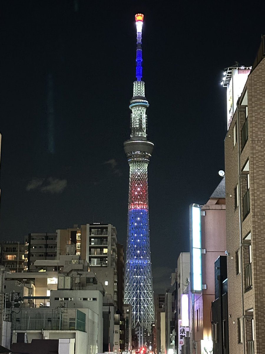 eagle_tw1029's tweet photo. 今夜のスカイツリーは、MLB開幕戦プレイボールのタイミングから「MLBロゴ」「シカゴ・カブス」「ロサンゼルス・ドジャース」をイメージした特別ライティングを5分ごとに点灯。
大谷選手人気凄い。 https://t.co/MmpoCiCMpS