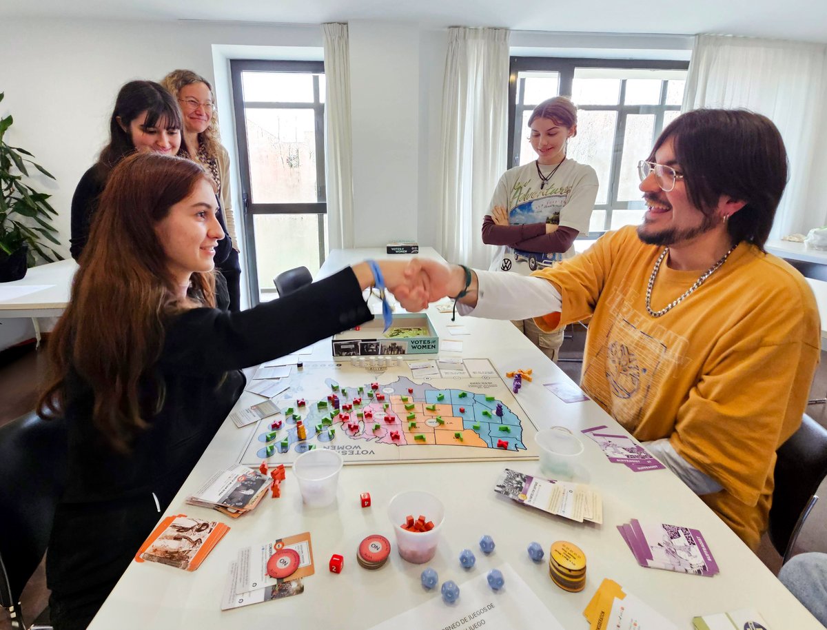 Universidad de Salamanca (@usal) on Twitter photo ♟️ Concluye la primera edición del torneo “La política no es un juego” 🗳️
En la primera edición del torneo "La política no es un juego" celebrado en el Colegio <a href="/CM_Oviedo/">Colegio Mayor de Oviedo</a>, más de 30 estudiantes de grado y posgrado de la USAL se pusieron a prueba en un innovador proyecto docente ♟️ Concluye la primera edición del torneo “La política no es un juego” 🗳️
En la primera edición del torneo "La política no es un juego" celebrado en el Colegio <a href="/CM_Oviedo/">Colegio Mayor de Oviedo</a>, más de 30 estudiantes de grado y posgrado de la USAL se pusieron a prueba en un innovador proyecto docente