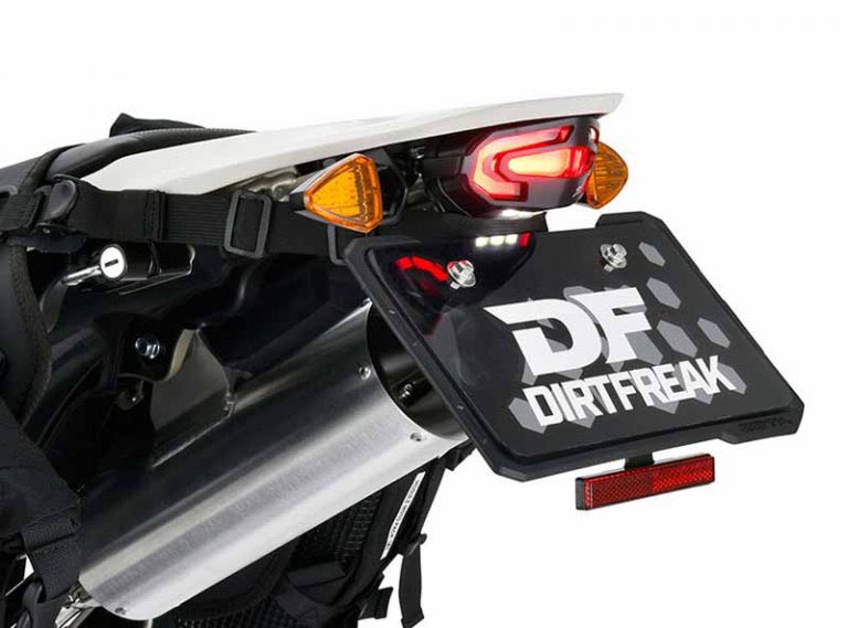 PutiMotor's tweet photo. カワサキ KLX230 SHERPAを、ダートフリークがカスタマイズ❗️

ZETAの「ワイドフットペグ クロモリ」や「ロワーリングリンク」などオフロード走行をサポートするパーツに加え、ツーリング時の利便性を高める「サイドバッグベース」など多数のパーツを装備。

https://t.co/7sp96n5Bdh https://t.co/1xTW3ALOoG