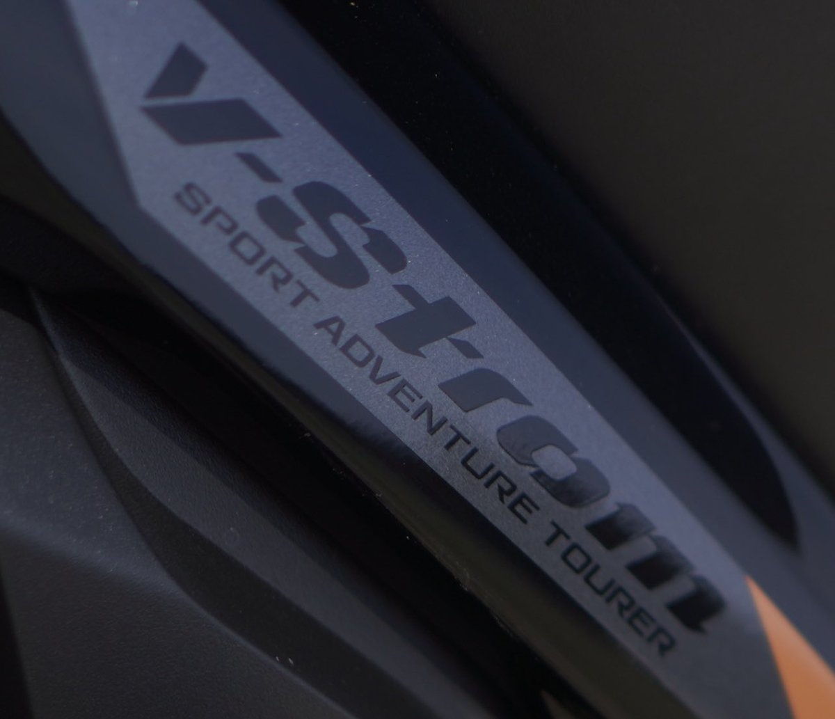 yoshiVstrom's tweet image. スポーツバイク
　　　+
アドベンチャーバイク
　　　+
ツアラーバイク
　　　＝
Vストロームという事ですね😊

#vstrom #Vストローム