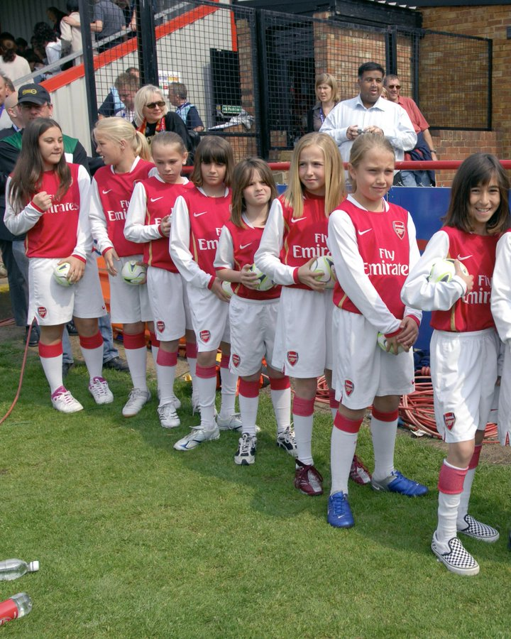 Yesterday marked 17 years since Arsenal won the Champions League, including Leah Williamson as a mascot that day. 

The only English club to do so... 🏆❤ #UWCL