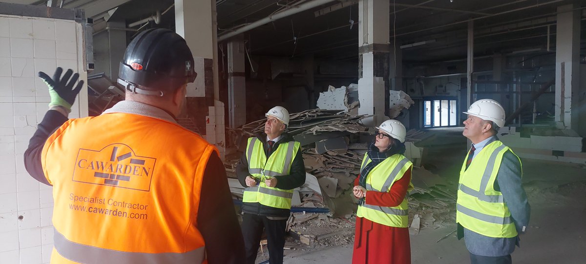 Work preparing Guildhall Shopping Centre &amp; former Co-op in #Stafford town for development will be completed this Autumn. <a href="/Staffordbc/">Stafford BC</a> ldr, dep ldr &amp; <a href="/LeighInghamMP/">Leigh Ingham MP</a> had a look behind scenes of the Guildhall demoliton this week.
More bit.ly/sbcprojectstaf… &amp; staffordbc.gov.uk/transforming-s…