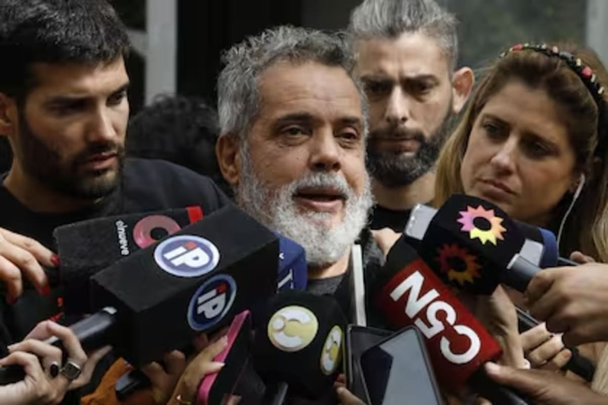 Radio República AM 770 📻 (@radio_770) on Twitter photo 🔴#AHORA Fabián Grillo, padre de Pablo, habló con <a href="/marcegmartinez/">Marcelo Martinez</a> y <a href="/PamelaMolinaV/">Pamela Victoria Molina</a> en Buen Día Republica
"Pablo sigue en estado delicado"
"Pido que la gente no vote más a alguien que rompe el banco central y que insulta a la gente por televisión"
radiocut.fm/audiocut/fabia… 🔴#AHORA Fabián Grillo, padre de Pablo, habló con <a href="/marcegmartinez/">Marcelo Martinez</a> y <a href="/PamelaMolinaV/">Pamela Victoria Molina</a> en Buen Día Republica
"Pablo sigue en estado delicado"
"Pido que la gente no vote más a alguien que rompe el banco central y que insulta a la gente por televisión"
radiocut.fm/audiocut/fabia…