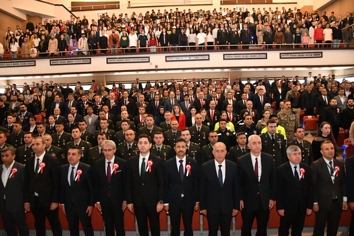 Şanlıurfa İl Millî Eğitim Müdürlüğü olarak, Yahya Kemal Beyatlı Anadolu Lisesi’nin düzenlediği anma programında Çanakkale Zaferi’nin 110. yıl dönümünü gururla yad ettik. Vatanımız uğruna canlarını feda eden aziz şehitlerimizi rahmet ve minnetle anıyoruz.

#18MartÇanakkaleZaferi