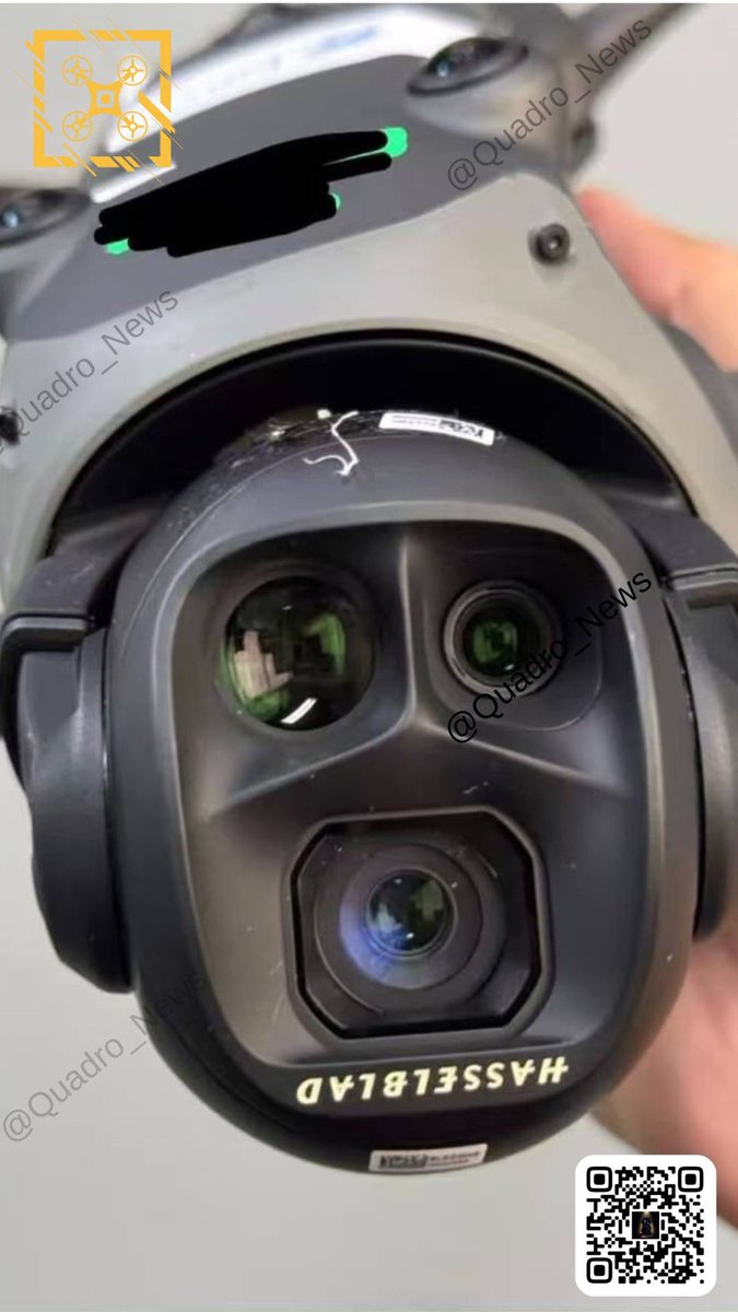 DJI_News_'s tweet photo. DJI Mavic 4 Pro is HUGE! Also a look at the DJI RC2! #drone #mavic4pro #dji #djimavic4pro #djileaks https://t.co/PGU4ZwvdTr