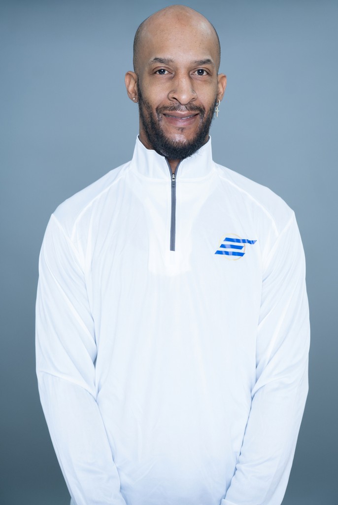 eachubsports's tweet photo. Cheers to another #Teamwork Tuesday! 💯 Meet Eric Taylor, an extremely hard-working football and basketball trainer at EACH! 😎👌

#hardworkpaysoff #coachlife #sportspassion #workhardplayhard #keepthepeace #drummer #teacher #athlete #motivation https://t.co/oYGZJzdfLU