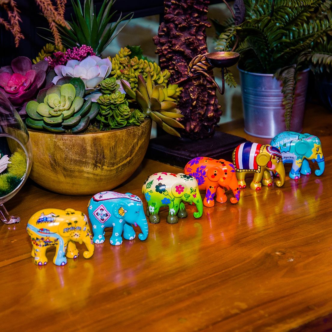 elephant_parade's tweet photo. What is better than one elephant? Three elephants! 😃
And what is better than three elephants...? Six elephants 😄🐘🐘🐘🐘🐘🐘
#elephantparade #elephantstatue #handpainted #elephantparadefan #art #handcrafted #elephantlover #elephantconservation #multipack https://t.co/zJzzZXDTAS
