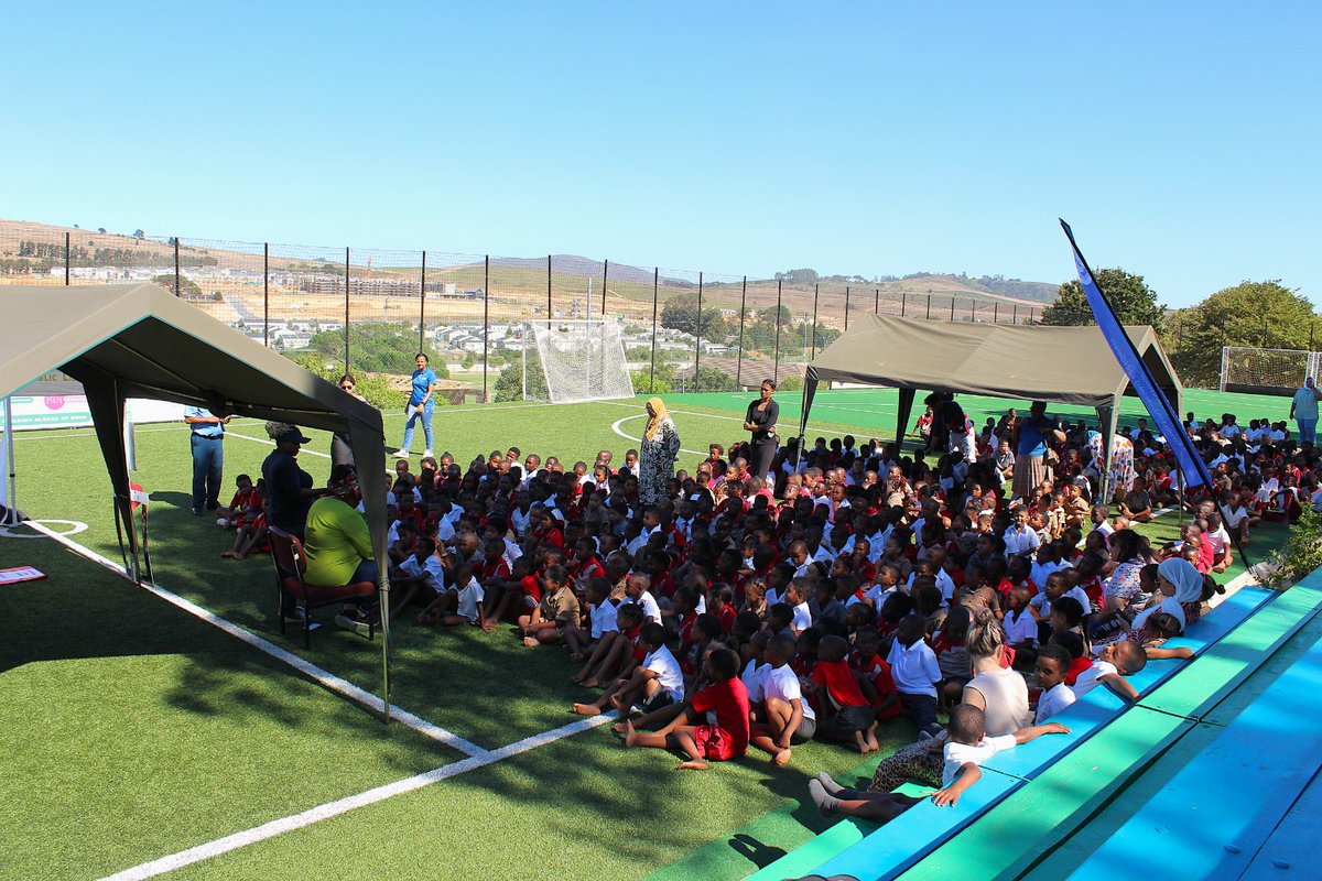 StellMun's tweet image. Today our Cloetesville Library in collaboration with Wordworks and the WC Gov Roads &amp;amp; Safety are celebrating #LibraryWeek with Gr 1-4 learners at Pieter Langeveldt Primary in Cloetesville. 

Together we promote the culture of reading and reading for MEANING! 📚