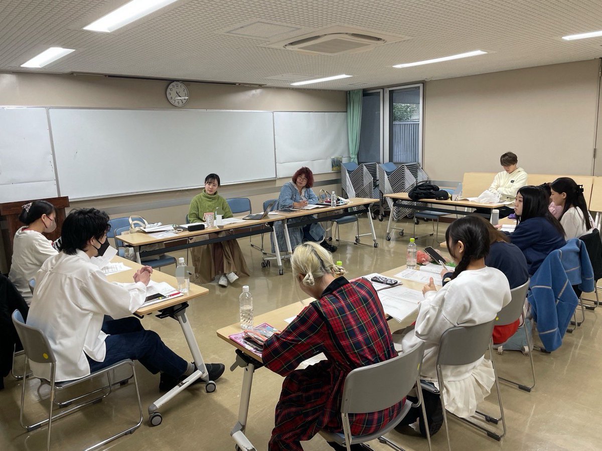 TMM_2025's tweet photo. 📕Aキャストテーブル稽古📕

本番までの約1ヶ月、役と共に生きるため
演出 #今安琴奈 と全シーン細かく深堀りしました！

AキャストBキャスト
それぞれどんな作品になるのでしょう⁉️

#TMM
#東京ミュージカルマーケット https://t.co/Tks0ib8Dcp