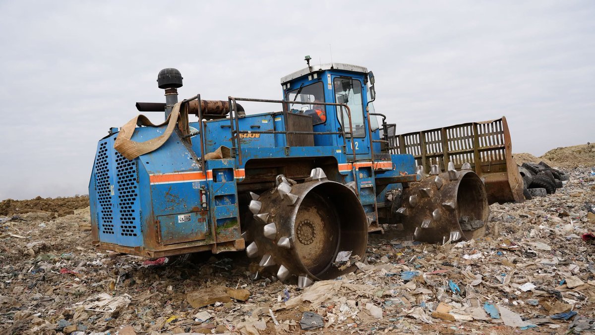 DiggerManBlog's tweet image. Rare Aljon Compactor Spotted

earthmoversmagazine.co.uk/digger-man/vie…

#american #aljon #compactor #diggermanblog #earthmovers #landfill #wastemanagement