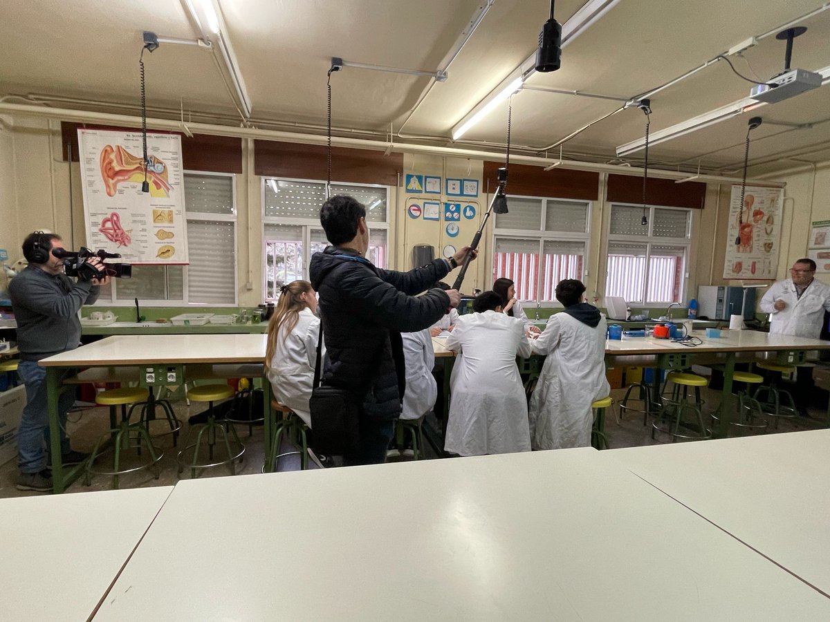 IESFranciscoAya's tweet photo. Hoy hemos recibido la visita de 📺 Canal Sur en el centro para 📹 grabar a nuestros chicos y chicas que participan en el Proyecto Caos.....os mantendremos informados acerca de su emisión! https://t.co/b5utVpVN2X