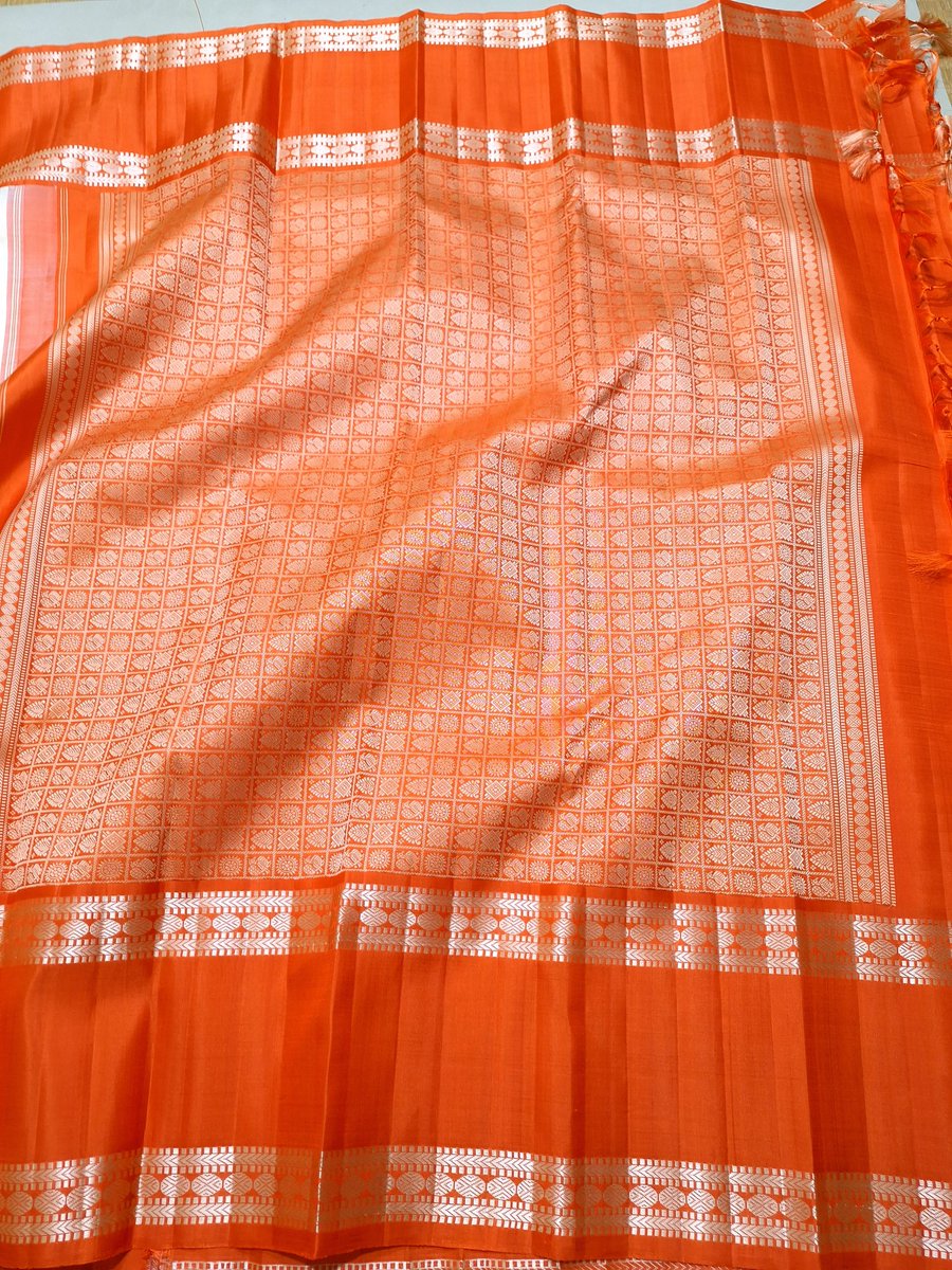 GO2Peak's tweet image. Namaskaram 🙏. Beautiful colour... authentic #puresilk saree.

Kanchipuram korvai weave. 

Cream and Orange...

Signal for Peace and Progressive...

Only 100% silk thread weave. Assured with @silkmark label.
