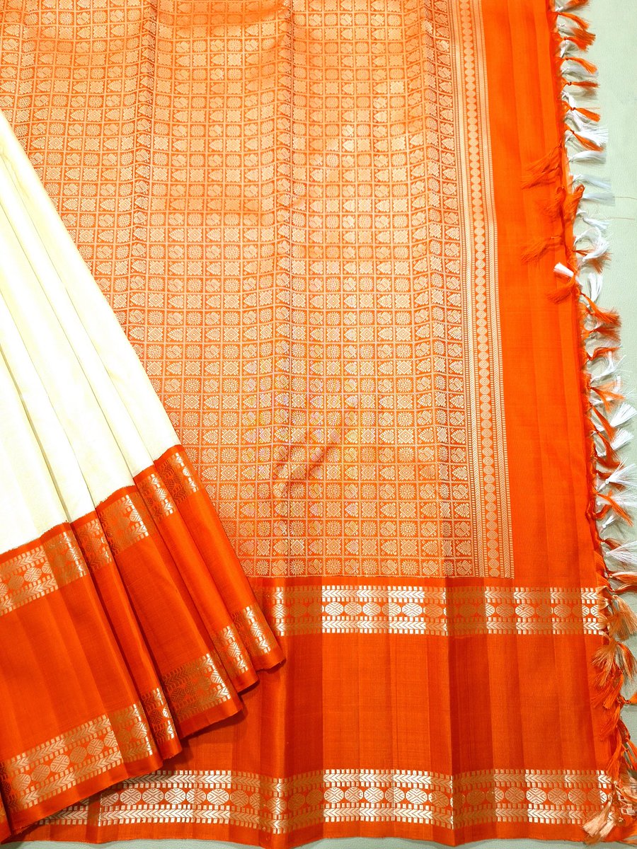 GO2Peak's tweet image. Namaskaram 🙏. Beautiful colour... authentic #puresilk saree.

Kanchipuram korvai weave. 

Cream and Orange...

Signal for Peace and Progressive...

Only 100% silk thread weave. Assured with @silkmark label.