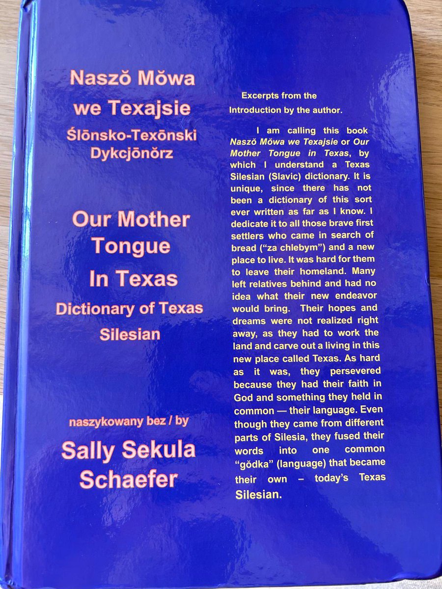 adamkubik12's tweet photo. Endlich ist es da!!! 🤗🤠🤗 
Das oberschlesisch-texanische Wörterbuch von Sally Sekula Schaefer 🤠

#ślōnskŏgŏdka #Oberschlesisch #Silesianlanguage #SilesianTexans

Bandera, Texas https://t.co/y5lgbGZ1zs