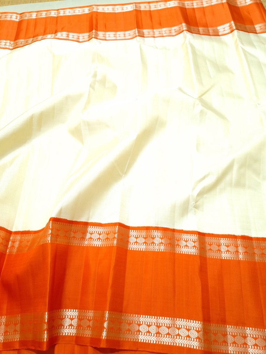 GO2Peak's tweet image. Namaskaram 🙏. Beautiful colour... authentic #puresilk saree.

Kanchipuram korvai weave. 

Cream and Orange...

Signal for Peace and Progressive...

Only 100% silk thread weave. Assured with @silkmark label.