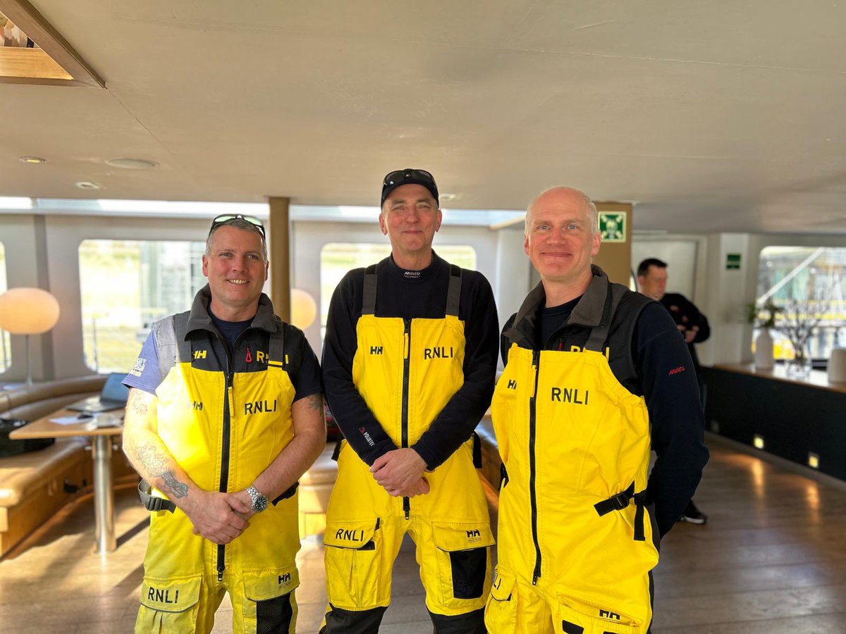 Thames_Academy's tweet photo. Great to see so many Masters this morning at #ThamesCPD training with the emergency services. #SaferThames #networking
More info https://t.co/sQBbnbKFV5
@ LondonFire
@ RNLI
@ MPSonthewater
@ LondonPortAuth
@ WatermensCompan
#SilverSturgeon https://t.co/AX4s8F3B6q