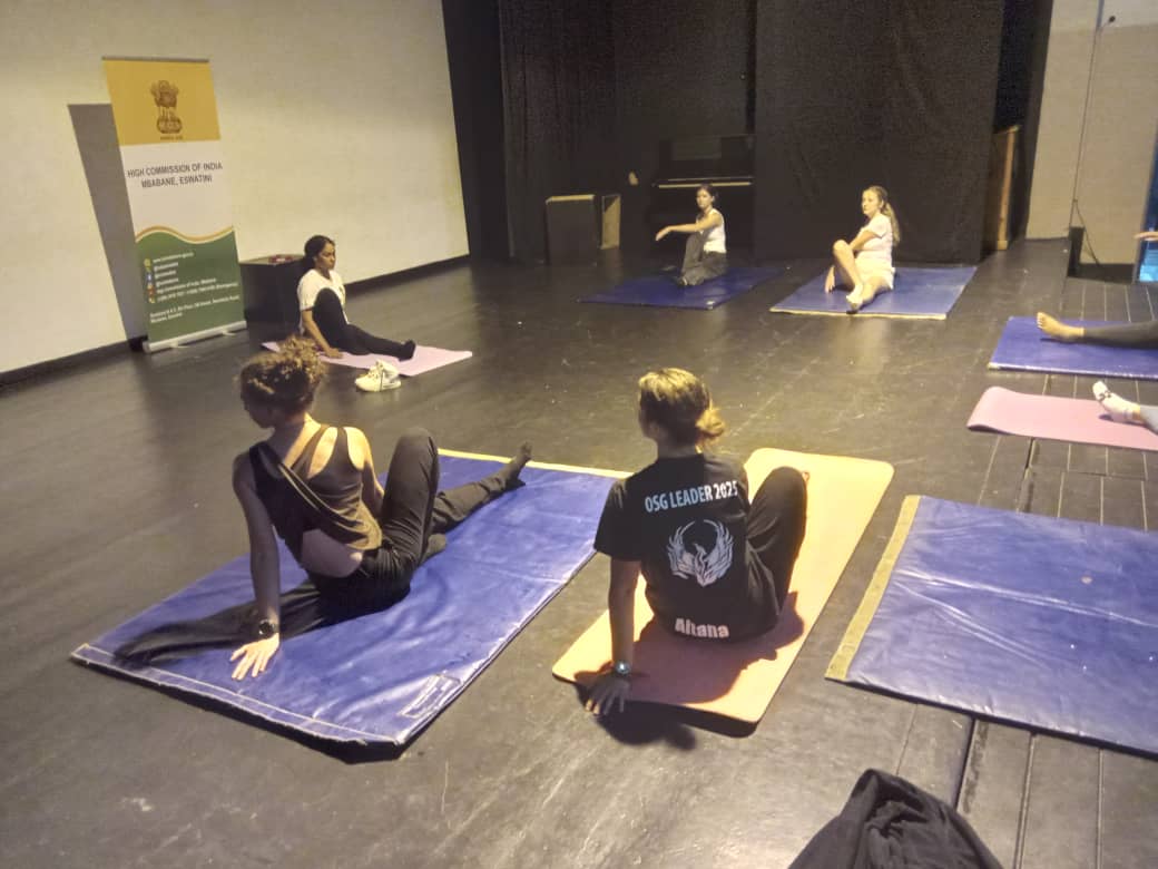 IndiaEswatini's tweet image. High Commission participated in #AsiaWeek by conducting Yoga sessions and introducing Heena designs at @WaterfordUWCSA Eswatini @MEAIndia @IndianDiplomacy @iccr @EswatiniGovern1 @moayush