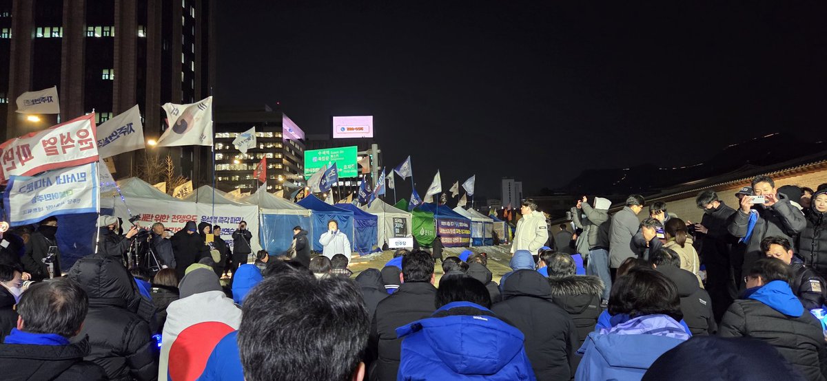 민주당 의원들의 릴레이발언장, 오늘은 교육위원회 순서입니다. 헌번재판소는 윤석열을 빨리 파면하라!