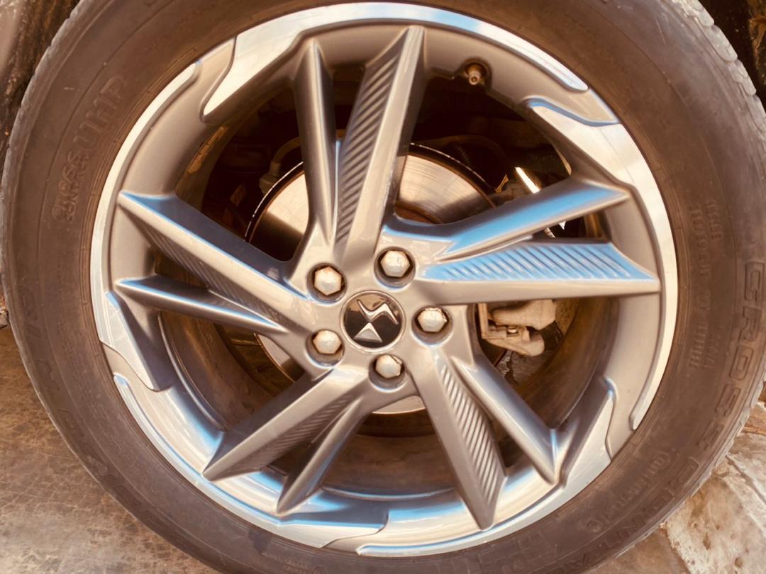 SoldarouBamba's tweet photo. CITROEN DS7 à vendre année 2019 visible sur Dakar !
#vehicule
#DS7 
#Dakar_automobile https://t.co/qDH7X7ovF4