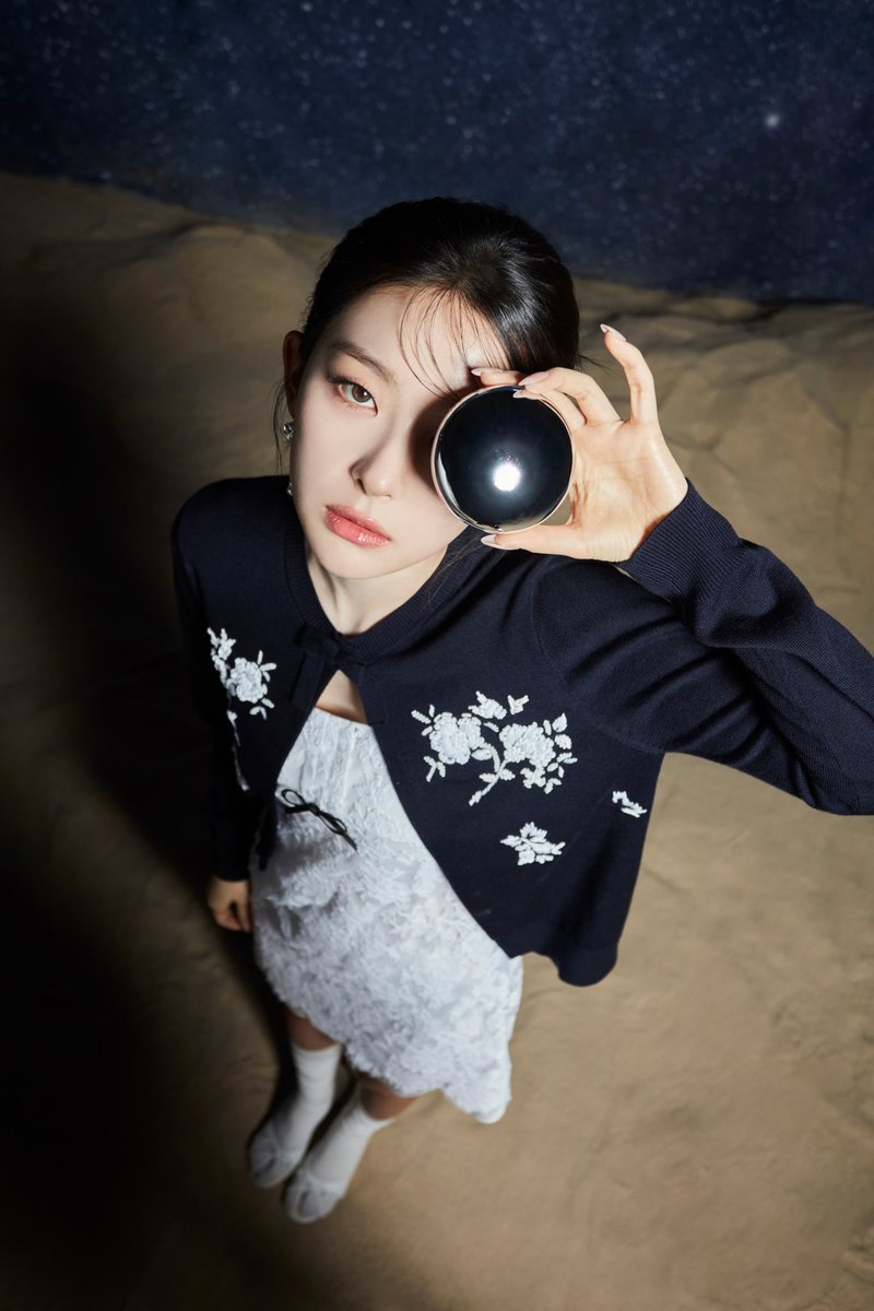 Oiad_Xofficial's tweet photo. 𝙊𝙞𝙖𝙙. 𝙈𝙞𝙧𝙧𝙤𝙧 𝙉𝙞𝙜𝙝𝙩 𝘾𝙤𝙡𝙡𝙚𝙘𝙩𝙞𝙤𝙣
⠀
오아드 베이스 라인업, 미러나잇 컬렉션과 함께 등장한
SEULGI 🐻
⠀
𝗣𝗼𝗿𝗲 𝗣𝗲𝗿𝗳𝗲𝗰𝘁𝗶𝗻𝗴 𝗠𝗶𝗿𝗿𝗼𝗿-𝗠𝗼𝗼𝗻 𝗖𝘂𝘀𝗵𝗶𝗼𝗻
⠀
🌙귤피부도 매끈하게, 마법 같은 모공 보정
🌙얇지만 촘촘하게 초밀착 레이어링
🌙뭉침 없이 깨끗하고 맑은 결광 표현
🌙무너짐도 예쁘게, 하루종일 다크닝 없는 유지력
⠀
𝗖𝗼𝘃𝗲𝗿 𝗣𝗲𝗿𝗳𝗲𝗰𝘁𝗶𝗼𝗻𝗴 𝗠𝗶𝗿𝗿𝗼𝗿-𝗕𝗿𝘂𝘀𝗵𝗲𝗱 𝗖𝗼𝗻𝗰𝗲𝗮𝗹𝗲𝗿
⠀
🌙부드럽고 얇게 밀착되는 텍스처의 강력한 커버력
🌙컬러 고정력을 높힌 컴포트 래스팅
🌙다채로운 톤을 커버하는 컬러 쉐이드
🌙일체형 브러쉬 어플리케이터
⠀
타고난 피부인 것처럼 표현되는 미러나잇 컬렉션을
성수 팝업스토어에서도 만나보세요!🎇
⠀
Oiad’s 1st POP-UP “FOLLOW THE WHITE RABBIT”
📍장소: 서울 성동구 연무장17길 4 LES601
📍운영 기간: 3/21 (금) - 3/30 (일)
📍운영 시간: 11:00 - 20:00
⠀
*3/24 (월) 오전 브랜드 행사로 인하여 오후 2시 오픈 예정입니다.

#Oiad #SEULGI #RedVelvet #MirrorNight #MirrorNightCollection #MirrorMoonCushion #MirrorBrushedConcealer #오아드 #미러나잇컬렉션 #미러문쿠션 #미러브러쉬드컨실러 #오아드모델 #오아드뮤즈 #레드벨벳 #슬기 #오아드슬기