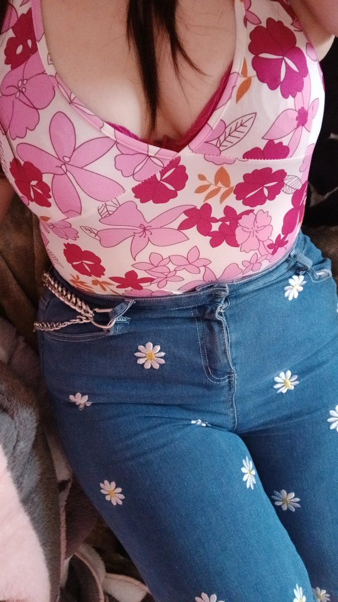 LyannasPaleRose's tweet image. I don't post myself but look at today's fit you guys it's so cute ππ«Ά