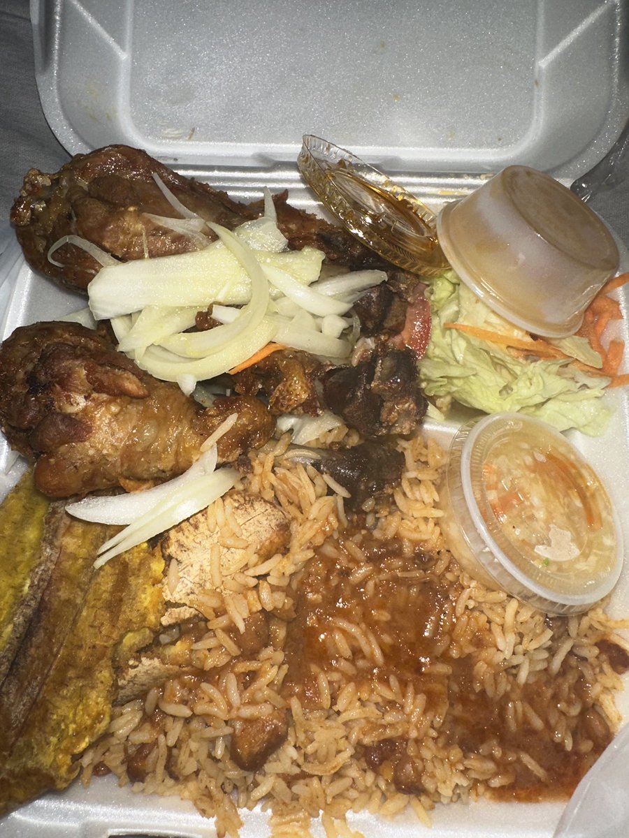 Siyraq's tweet photo. I want these to be my cheat day meals 🇭🇹 https://t.co/2ndLmnVKFA