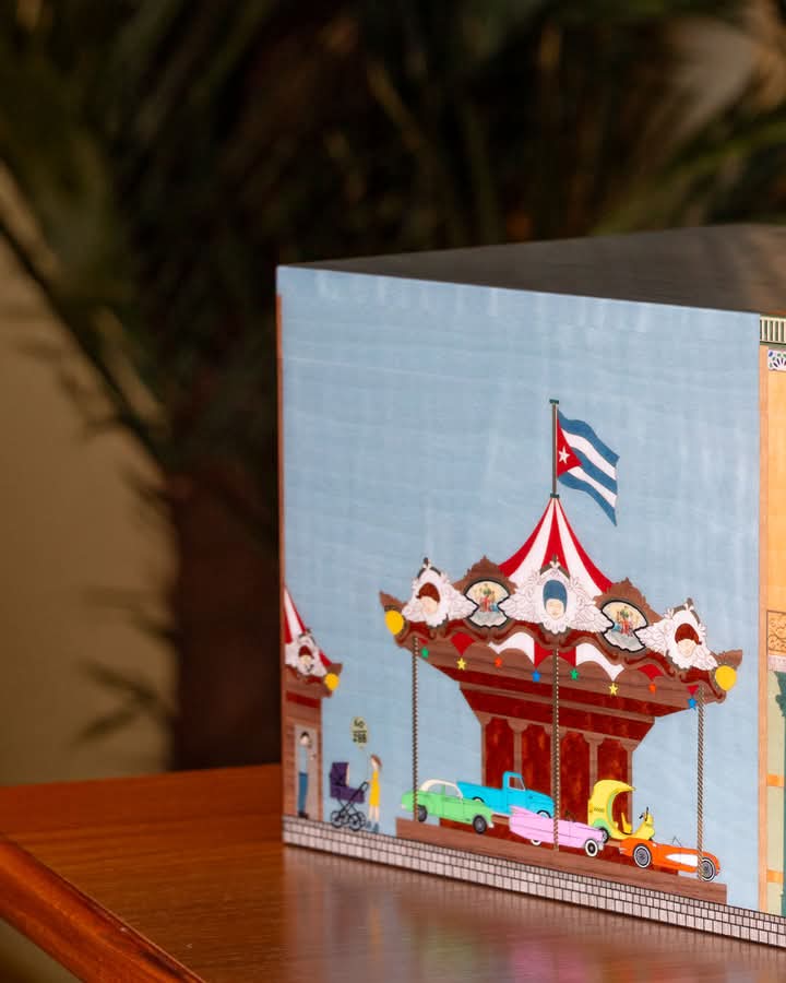 aficionadohub's tweet image. More than a humidor, a work of art. 

The Elie Bleu Casa Cubana Carousel humidor blends Cuban 🇨🇺 spirit with French 🇫🇷 expertise. With marquetry detailing, three storage levels, and space for 125 cigars, it’s a true showpiece. 

Who’s in love? 🤩

#ElieBleu #CasaCubana #Humidor