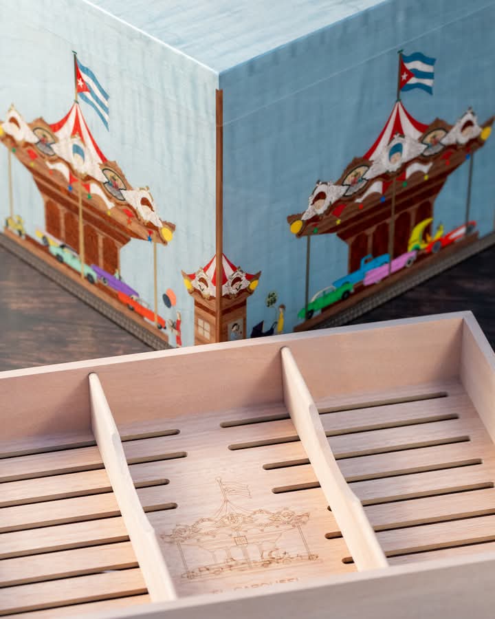 aficionadohub's tweet image. More than a humidor, a work of art. 

The Elie Bleu Casa Cubana Carousel humidor blends Cuban 🇨🇺 spirit with French 🇫🇷 expertise. With marquetry detailing, three storage levels, and space for 125 cigars, it’s a true showpiece. 

Who’s in love? 🤩

#ElieBleu #CasaCubana #Humidor