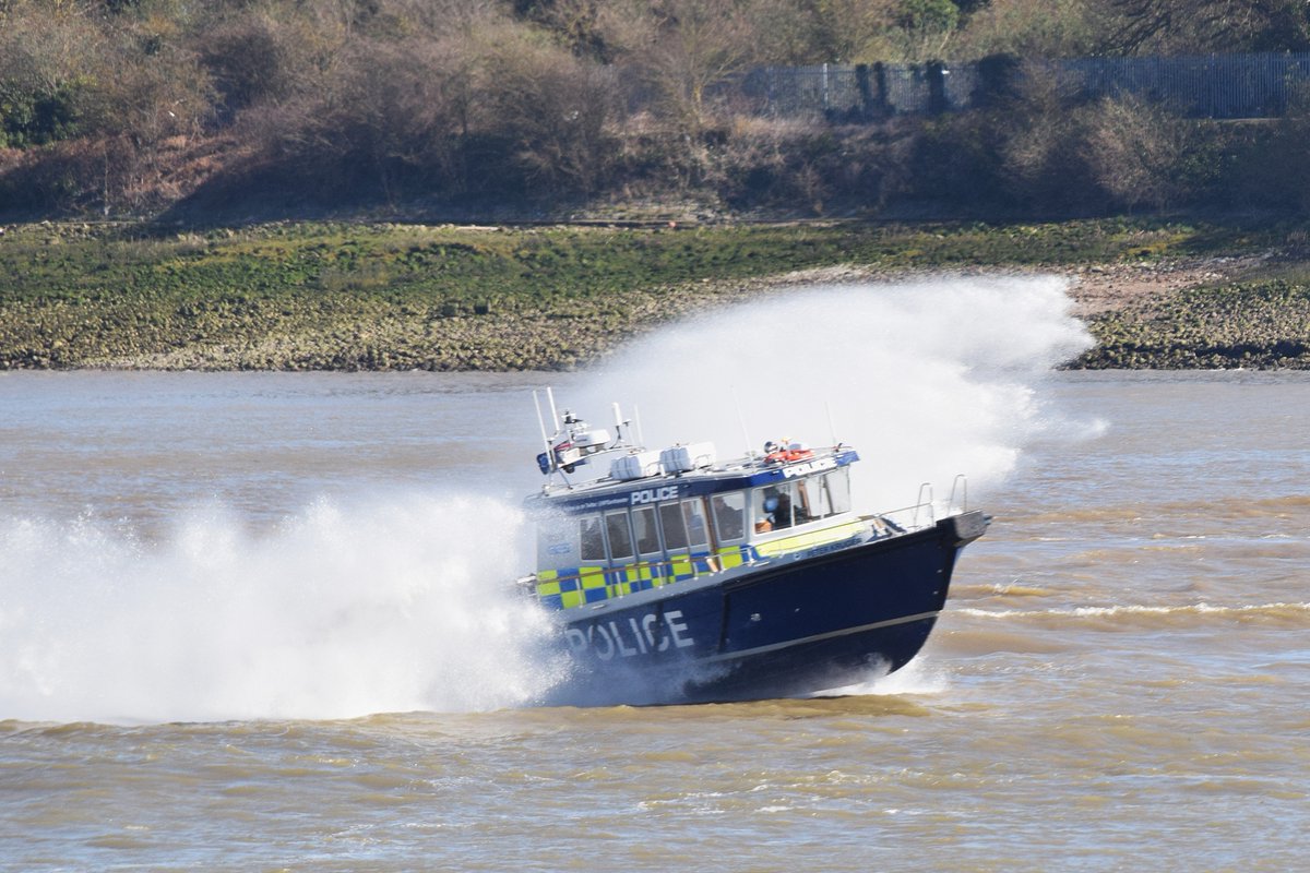 AJBC_1's tweet image. Always impressive to see the @MPSonthewater boat crews practicing their boat handling skills out on the #Thames - tail-chasing on a blustery day in #London.

#dlr_blog
#Police #MarinePolice 
#PracticemakesPerfect #TheNeedforSpeed