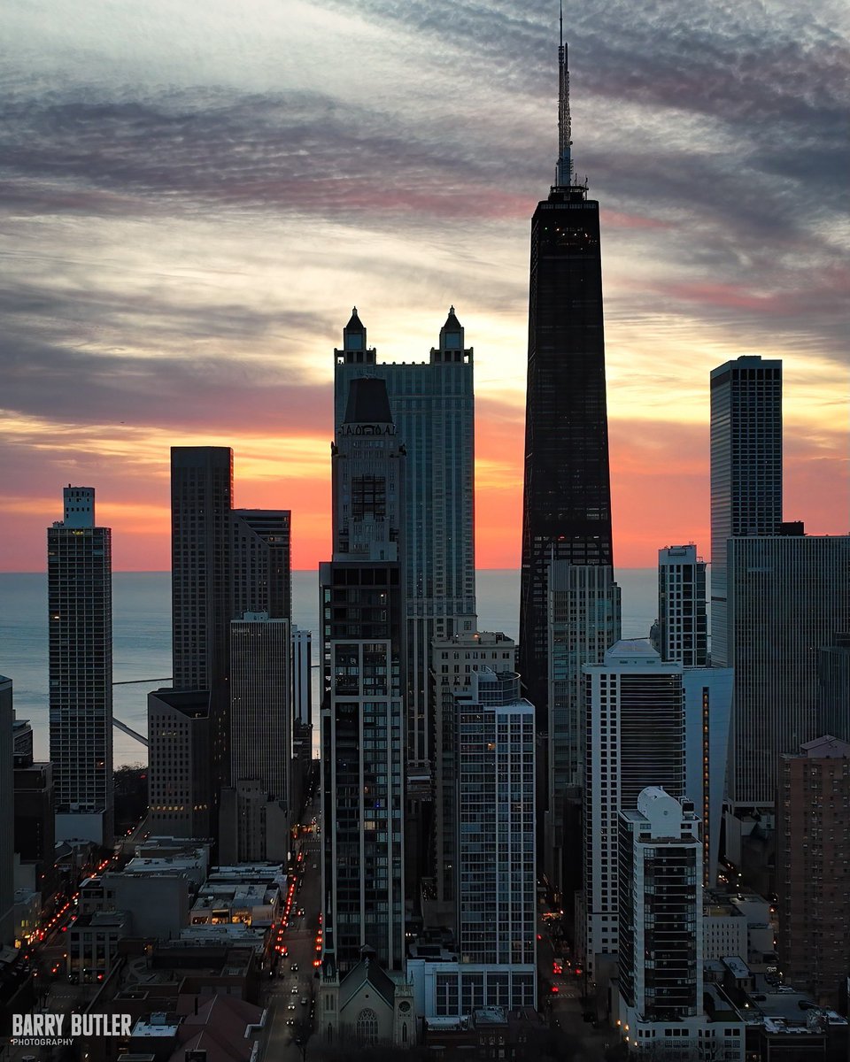 Tuesday at the Tower.  This morning's start in Chicago's River North. #ilwx #news #chicago #weather #sunrise