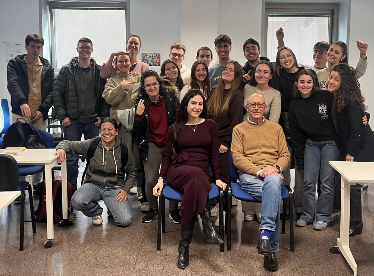 JoseLuisAA 🇪🇺 (@aguayo_um) on Twitter photo <a href="/UMU/">Universidad Murcia</a> <a href="/MedicinaDecana/">Carmen Robles</a> 3er grupo/seminario (de 10) de instrumental quirúrgico básico y sutura.
3º #Medicina #Murcia 18/03/25
Excelente grupo, buenos instructores <a href="/adanez_gracia/">Gracia Adánez</a> <a href="/victorsoria65/">Víctor Soria Aledo</a>
<a href="/ramirez_cirugia/">Pablo Ramírez Cirugía-Arrixaca</a> <a href="/ceuemumu/">CEUEM</a> <a href="/Area7ReinaSofia/">Area7ReinaSofía</a> <a href="/Area6VegaMedia/">Área 6 Vega Media</a>
Todos/aprenden‼️ <a href="/UMU/">Universidad Murcia</a> <a href="/MedicinaDecana/">Carmen Robles</a> 3er grupo/seminario (de 10) de instrumental quirúrgico básico y sutura.
3º #Medicina #Murcia 18/03/25
Excelente grupo, buenos instructores <a href="/adanez_gracia/">Gracia Adánez</a> <a href="/victorsoria65/">Víctor Soria Aledo</a>
<a href="/ramirez_cirugia/">Pablo Ramírez Cirugía-Arrixaca</a> <a href="/ceuemumu/">CEUEM</a> <a href="/Area7ReinaSofia/">Area7ReinaSofía</a> <a href="/Area6VegaMedia/">Área 6 Vega Media</a>
Todos/aprenden‼️