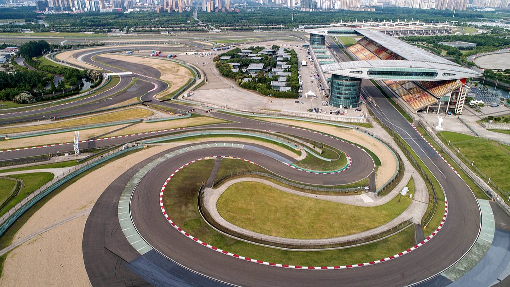 ⚠️El circuito de Shanghái contará con nuevo asfalto. Será una incógnita, ya que los equipos sólo contarán con una sesión de libres para conocer sus características debido al formato Sprint, al mismo tiempo que intentaran encontrar la mejor puesta a punto de los coches. #ChineseGP