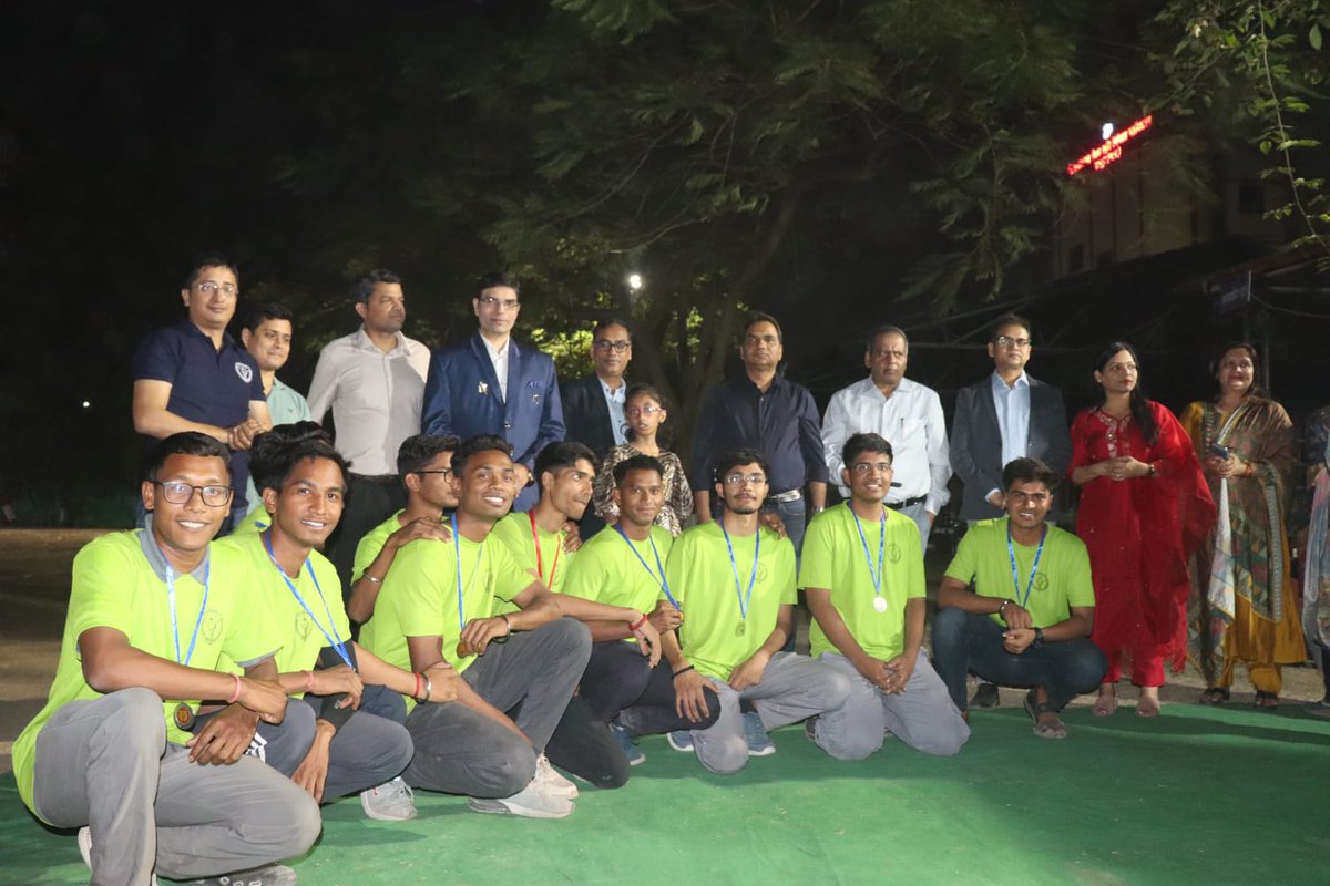 चिकित्सा महाविद्यालय रायपुर में आयोजित हुई वार्षिक खेलकूद प्रतियोगिता। इनडोर एवं आउटडोर खेलों में चिकित्सा छात्रों ने किया उत्कृष्ट प्रदर्शन।