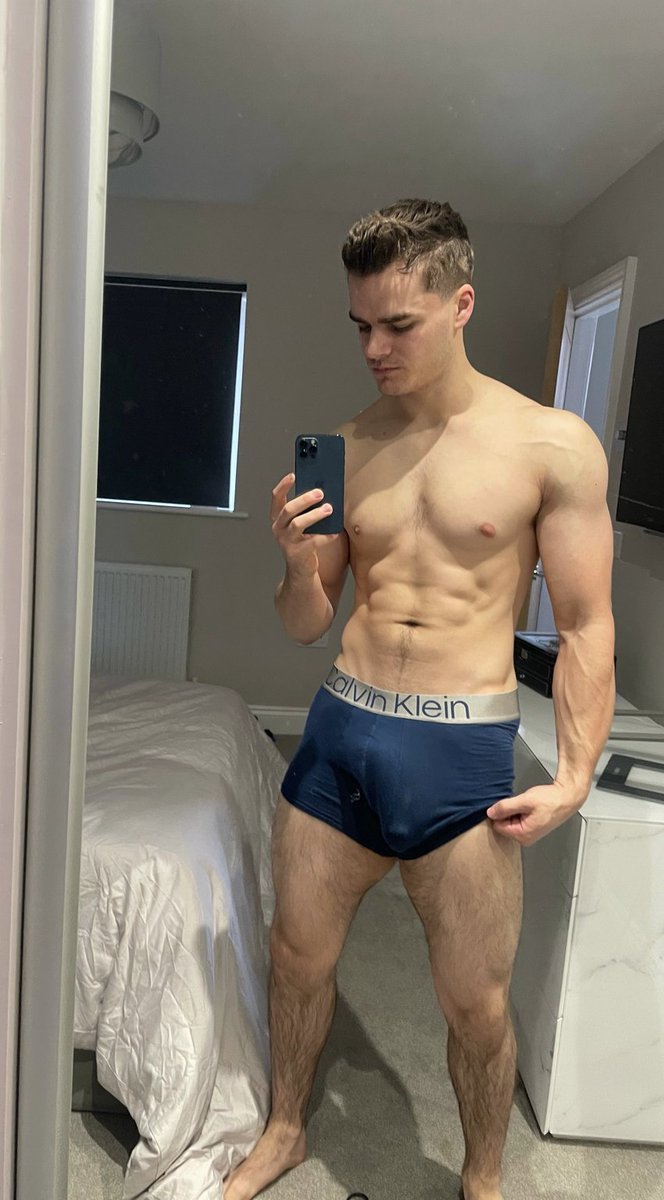 Guys in Calvin Klein Underwear 21.5K tweet media