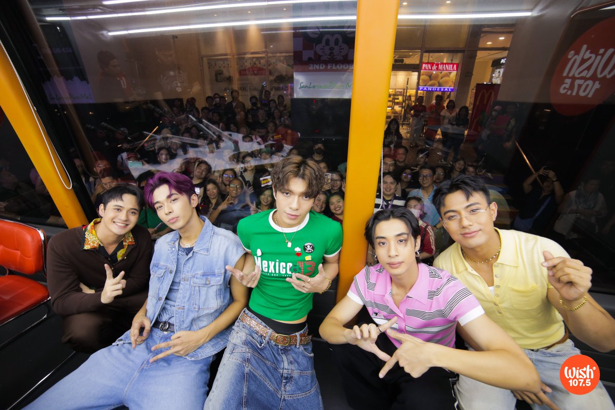 wish1075's tweet photo. P-pop boy group @bgyo_ph returned to the Wish Bus and graced today's Roadshow with their performances of "Divine" and "Light My Fire." https://t.co/rsBIbg7jQv